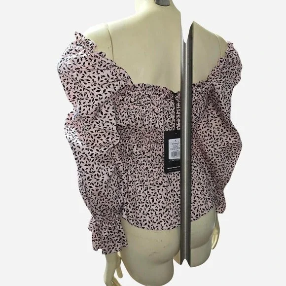 What not to wear pink and black floral‎ off?The shoulder top size small - Picture 2 of 5